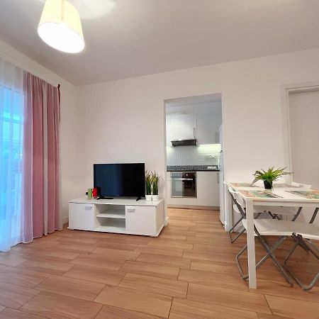 Central 2 Bedroom Apt Terrace And Pool Ayia Napa Exterior foto