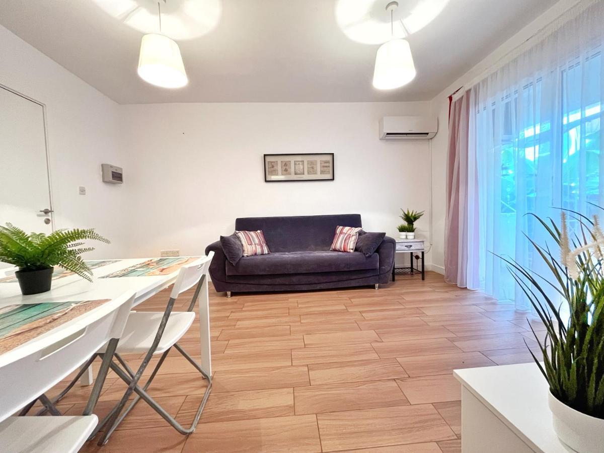 Central 2 Bedroom Apt Terrace And Pool Ayia Napa Exterior foto